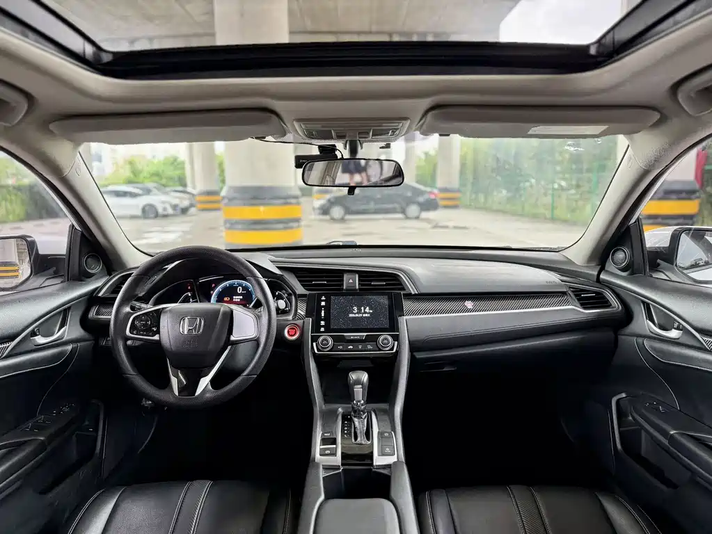 Civic 220 TURBO CVT Luxury