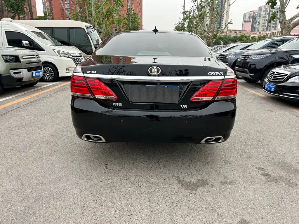 Crown 2.5 L Royal Leather