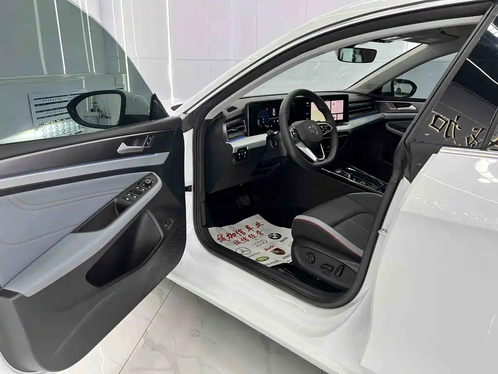 Lamando Lamando L 280 TSI DSG Spicy Cool