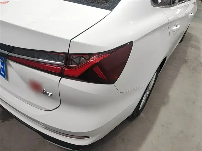 Roewe i5 1.5 L CVT Luxury