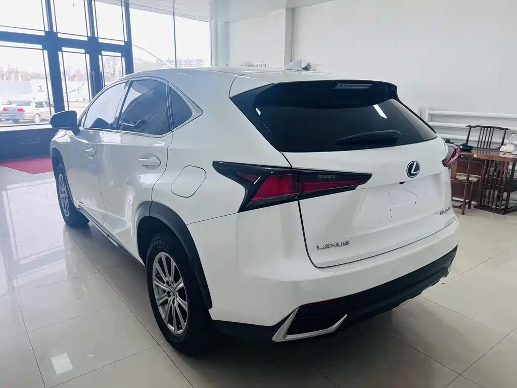 Lexus NX 200 FWD Sharp Travel CN-VI