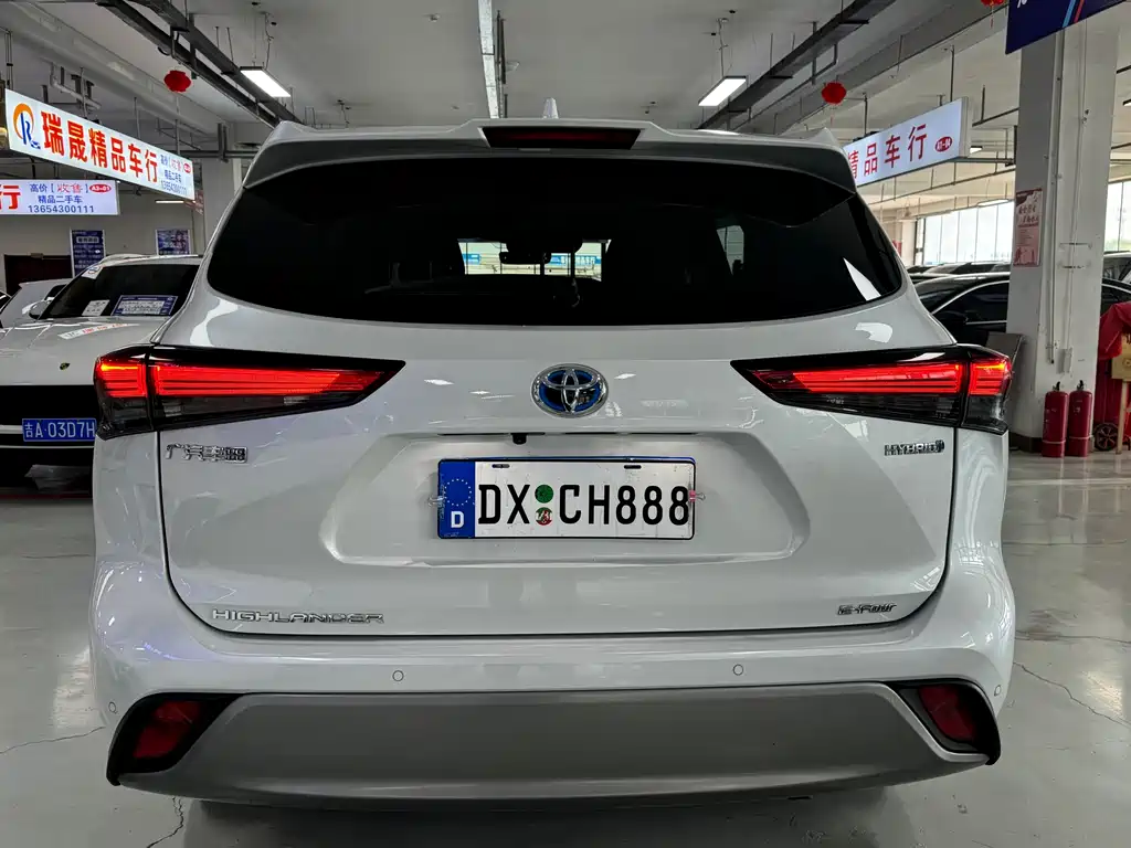 Highlander 2.5 L Smart e-Hybrid Dual Engine 4 WD Distinguished 7-seat