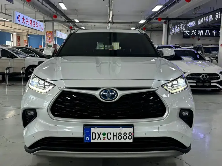 Toyota Highlander 2.5 L Smart e-Hybrid Dual Engine 4 WD Distinguished 7-seat