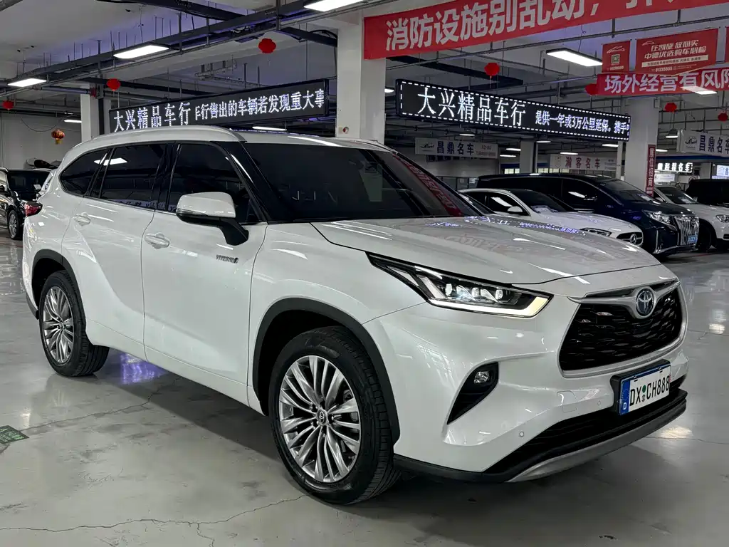 Highlander 2.5 L Smart e-Hybrid Dual Engine 4 WD Distinguished 7-seat