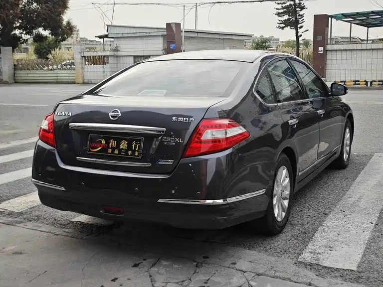 Nissan Teana 2.5 L XL Leading