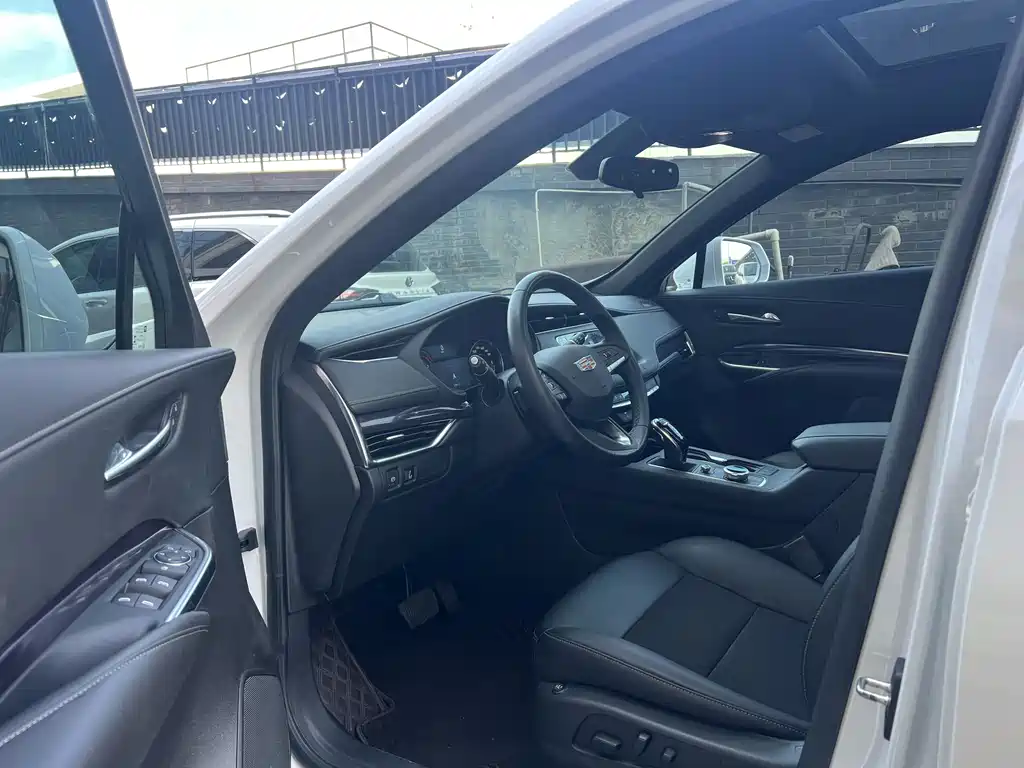 Cadillac XT4 28 T 2 WD Tech