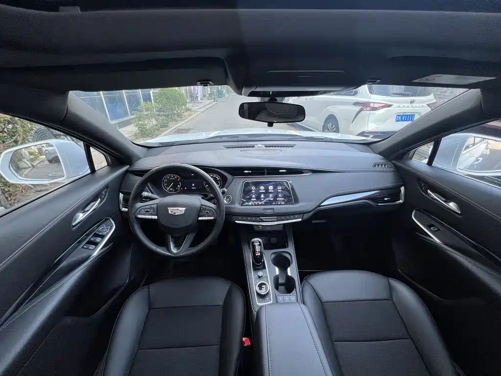 Cadillac XT4 28 T 2 WD Tech