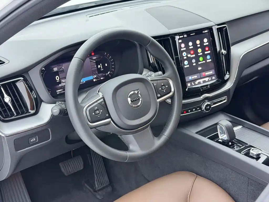 Volvo XC60 B5 4 WD Smart Ease Luxury