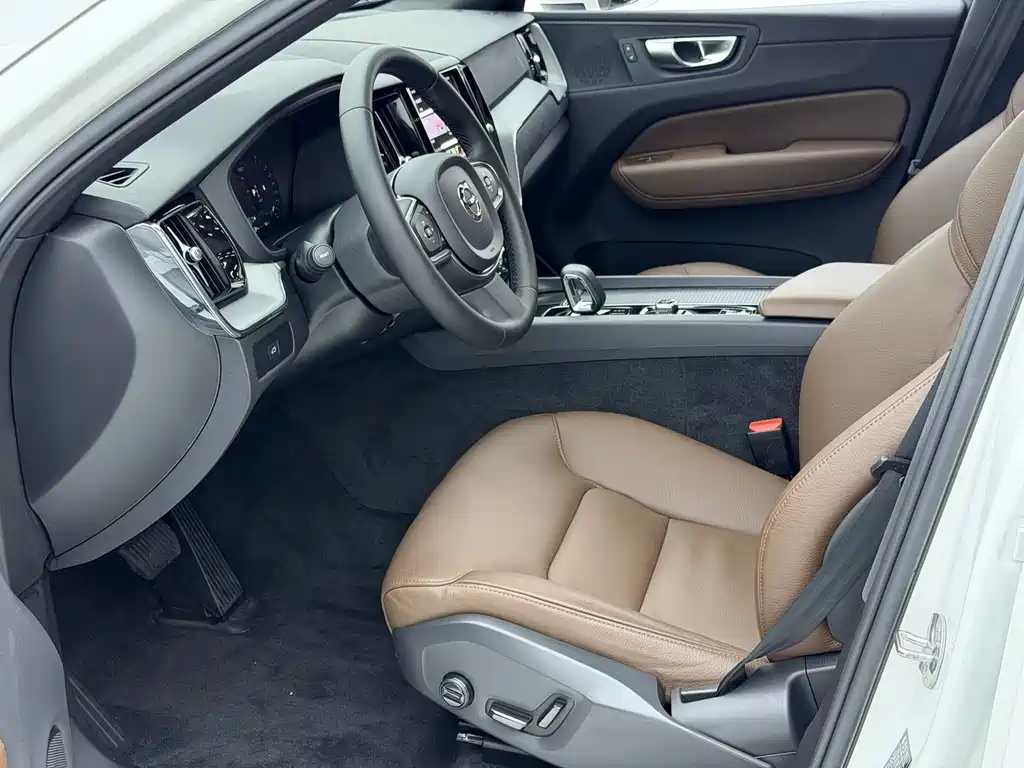 Volvo XC60 B5 4 WD Smart Ease Luxury