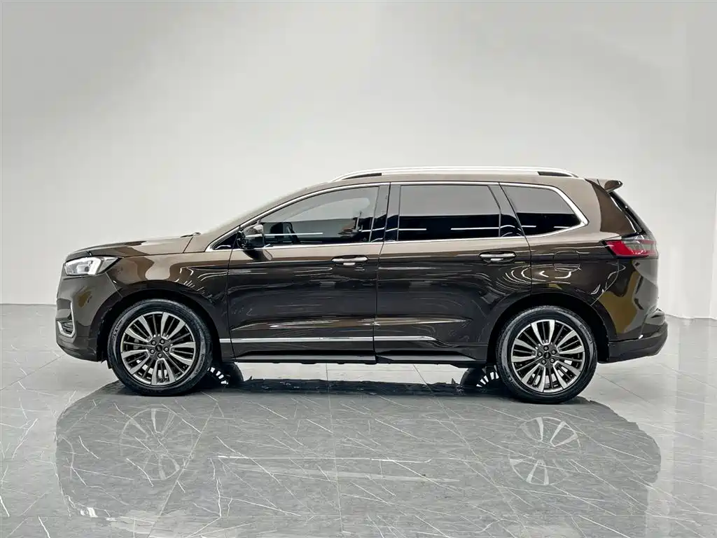 Edge PLUS EcoBoost 245 2 WD Grand Sharp 7-seat