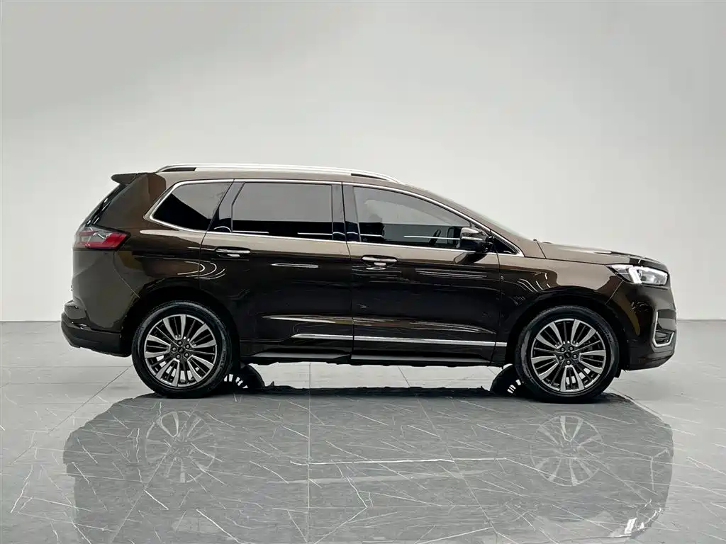 Edge PLUS EcoBoost 245 2 WD Grand Sharp 7-seat