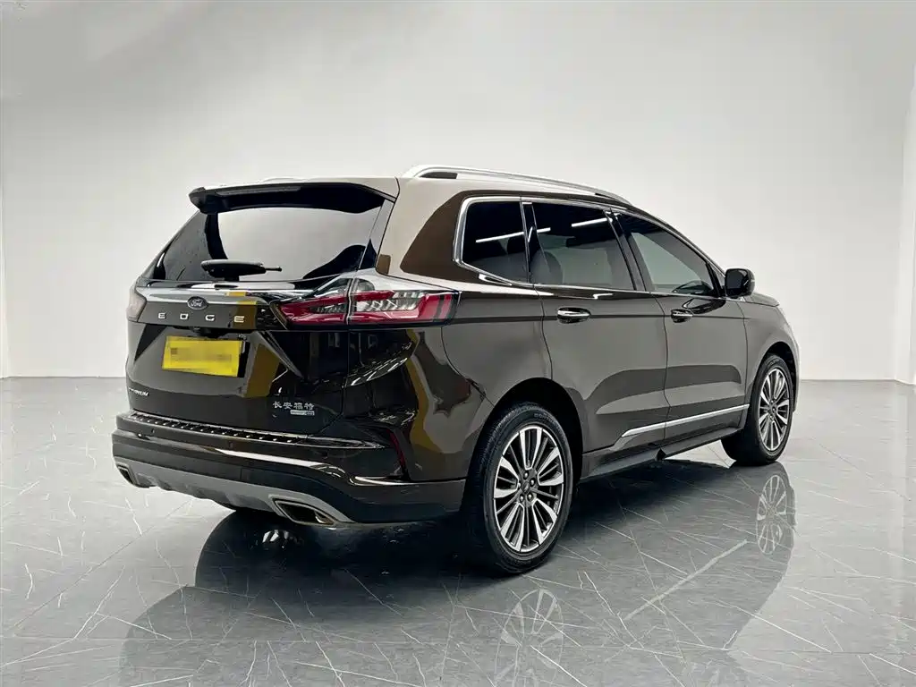 Edge PLUS EcoBoost 245 2 WD Grand Sharp 7-seat