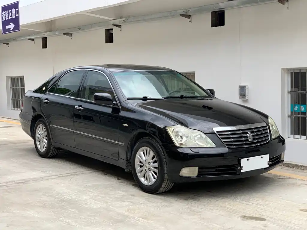 Crown 3.0 L Royal Saloon Fashion Navigation