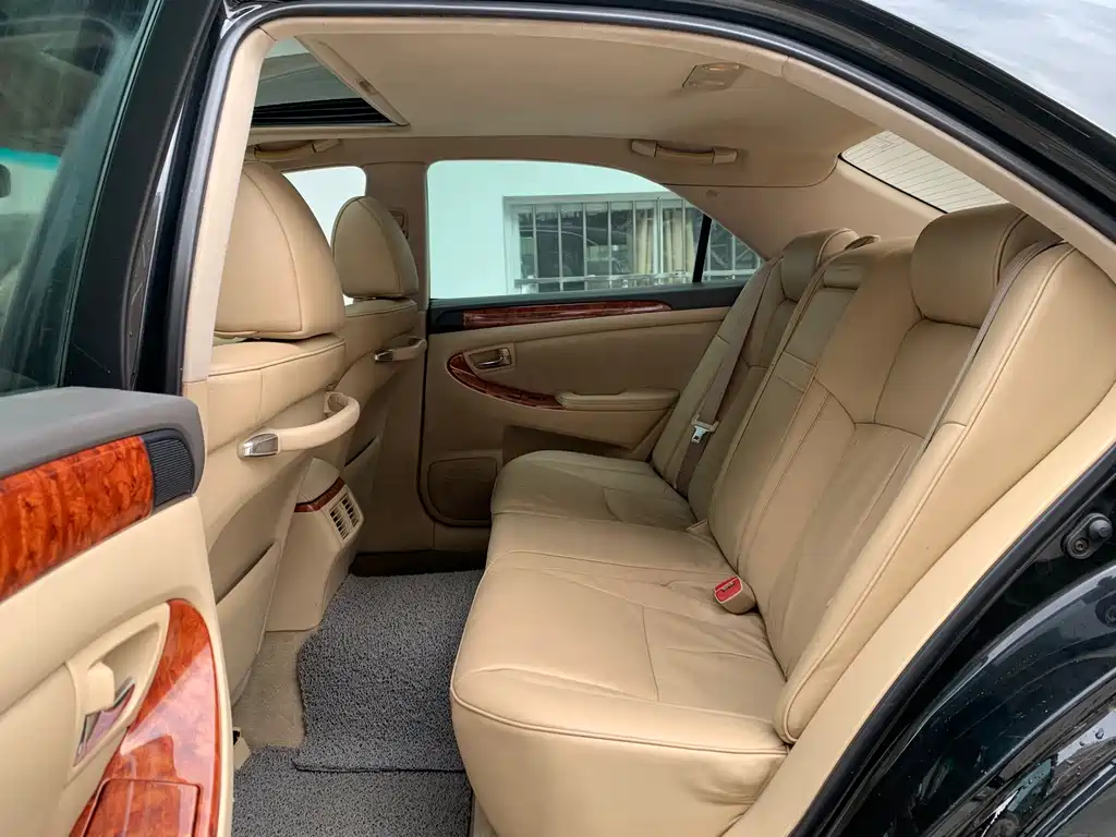 Crown 3.0 L Royal Saloon Fashion Navigation
