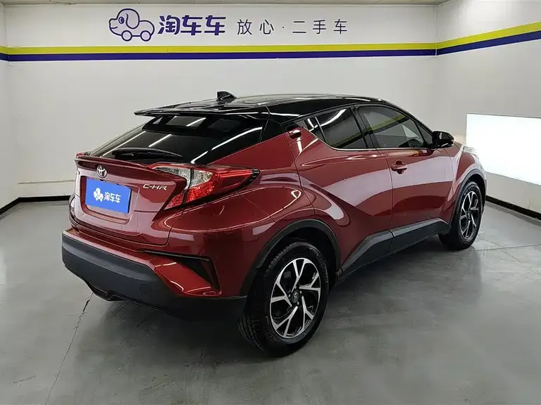 Toyota C-HR 2.0 L Leading Sunroof CN-VI