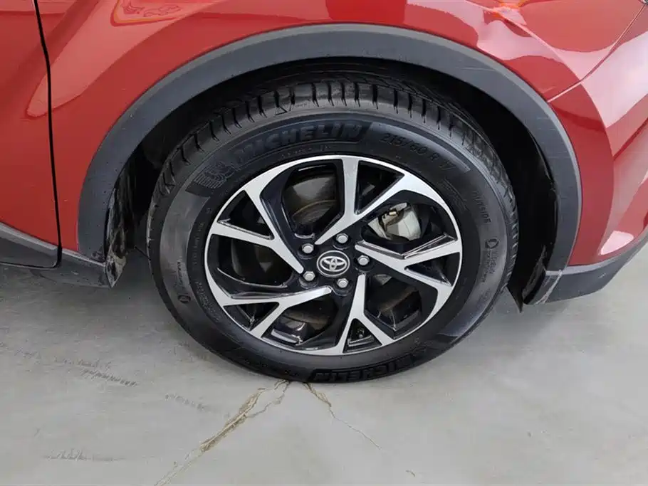 Toyota C-HR 2.0 L Leading Sunroof CN-VI