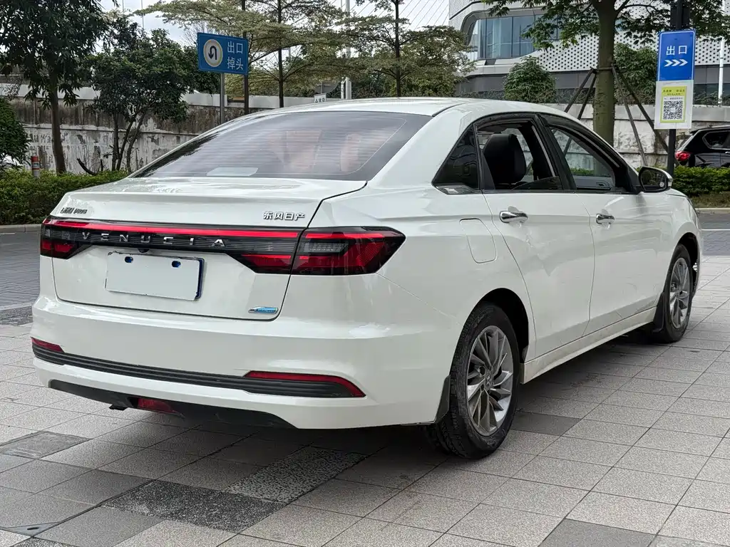 Venucia D60 PLUS 1.6 L XL CVT Joy Leading