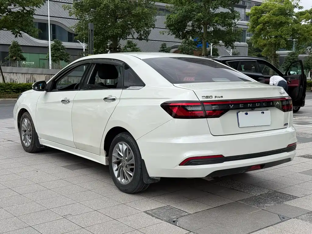 Venucia D60 PLUS 1.6 L XL CVT Joy Leading