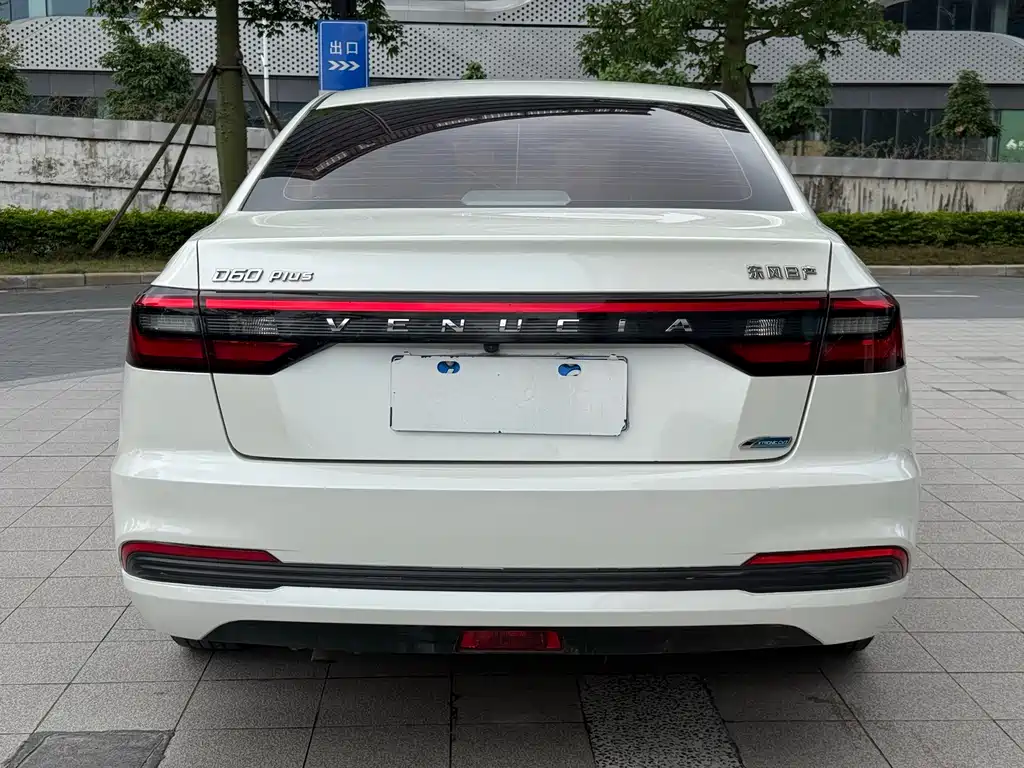 Venucia D60 PLUS 1.6 L XL CVT Joy Leading