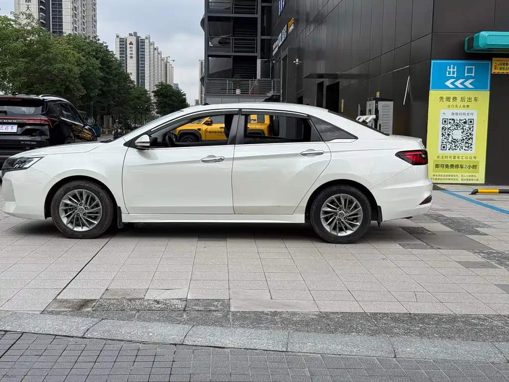 Venucia D60 PLUS 1.6 L XL CVT Joy Leading