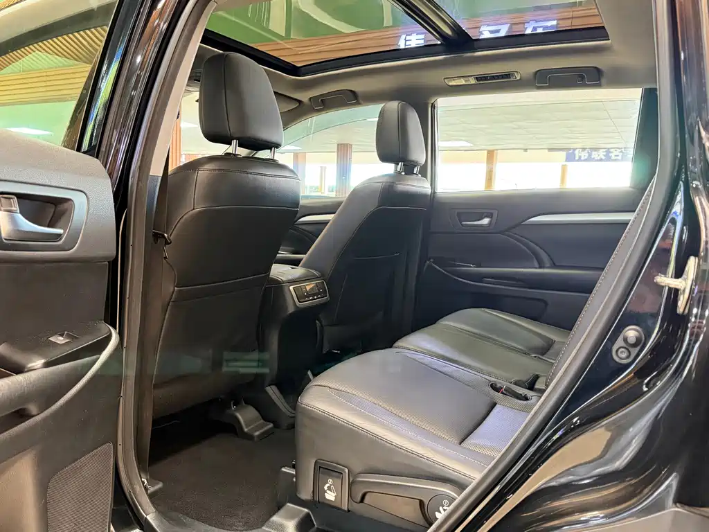 Highlander 2.0 T 4 WD Luxury 7-seat
