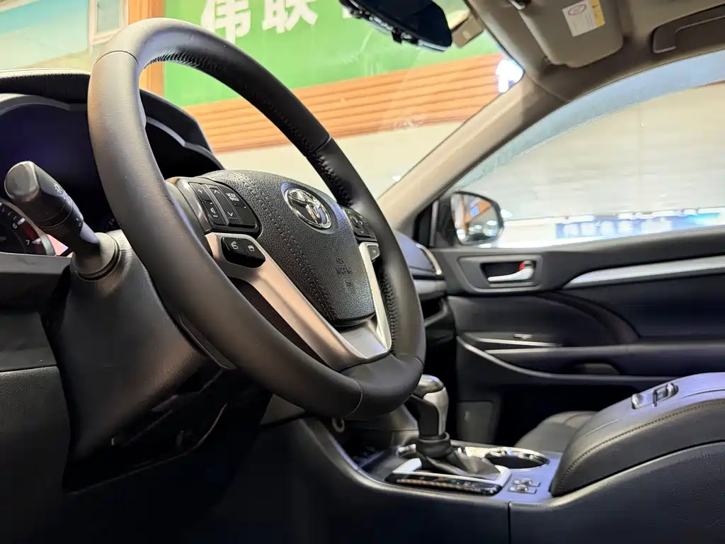 Highlander 2.0 T 4 WD Luxury 7-seat