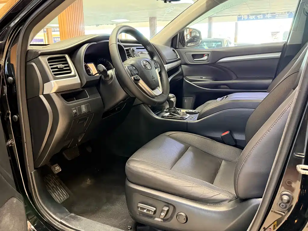 Highlander 2.0 T 4 WD Luxury 7-seat