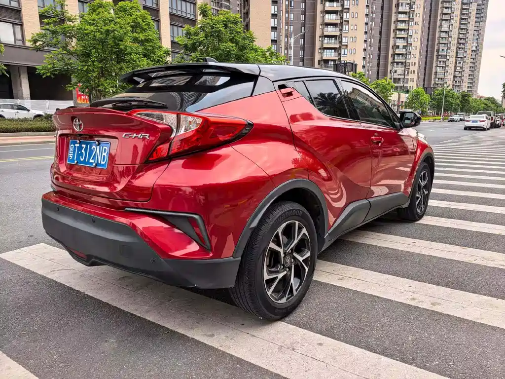 Toyota C-HR 2.0 L Leading CN-V