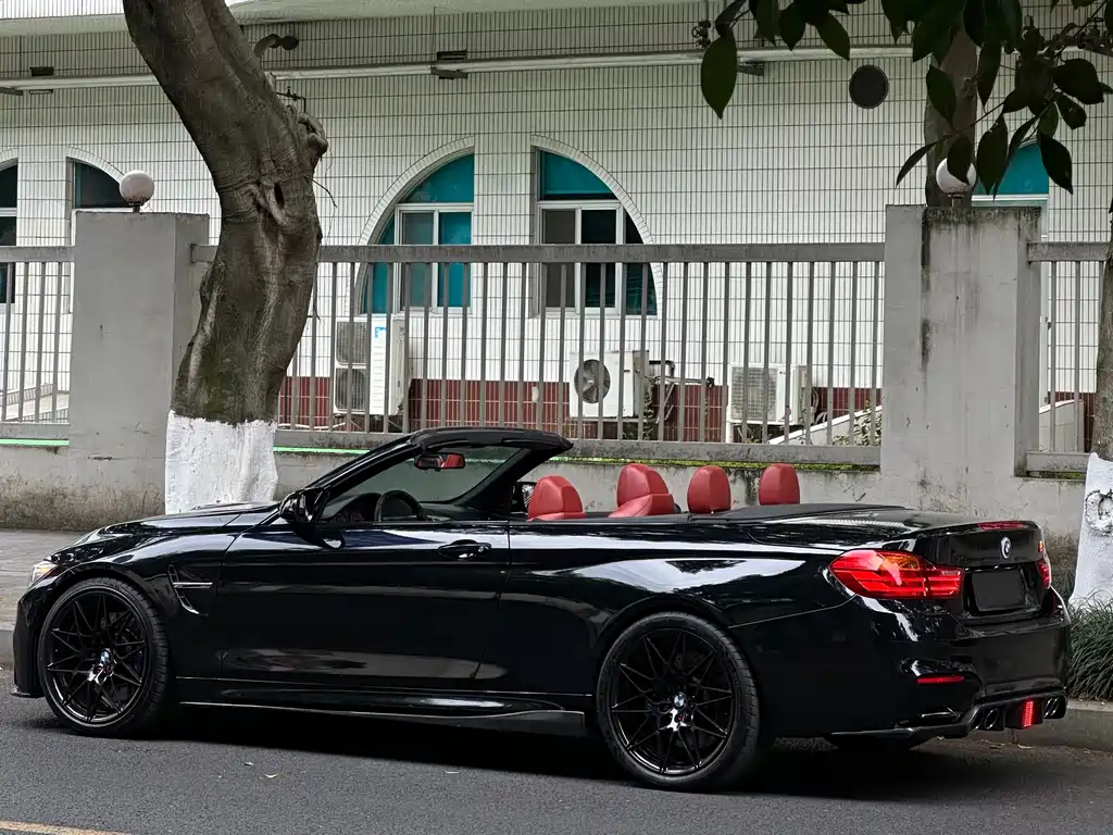 BMW M4 M4 Convertible Coupe