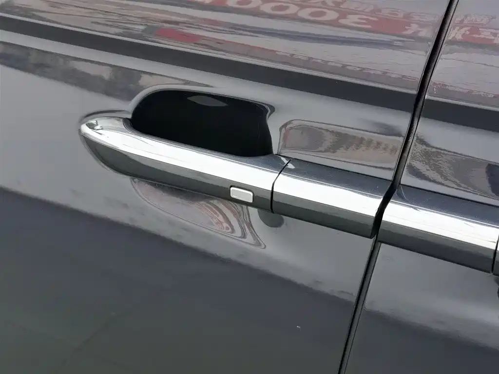 Roewe iMAX8 400 TGI Supreme Series Honored