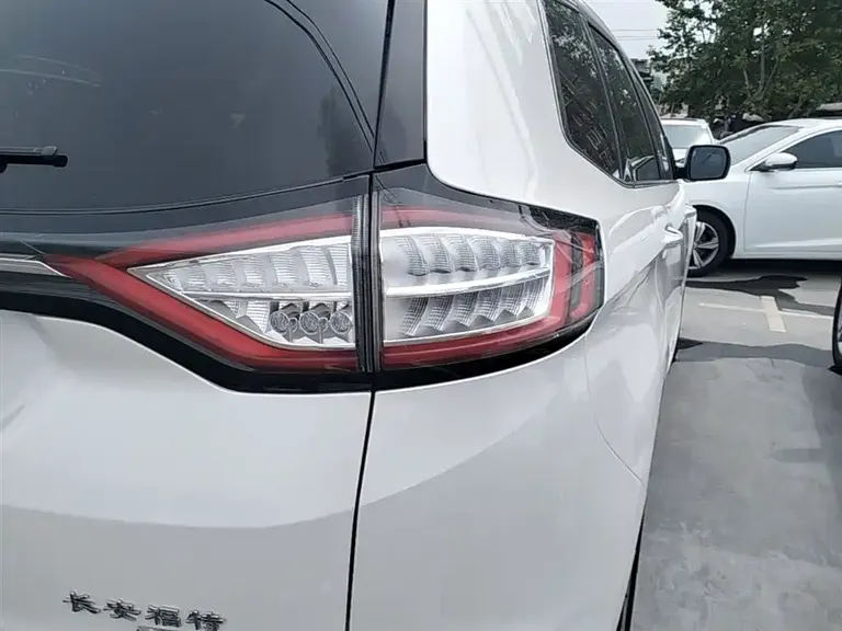 Ford Edge EcoBoost 245 2 WD Grand Sharp 7-seat CN-VI