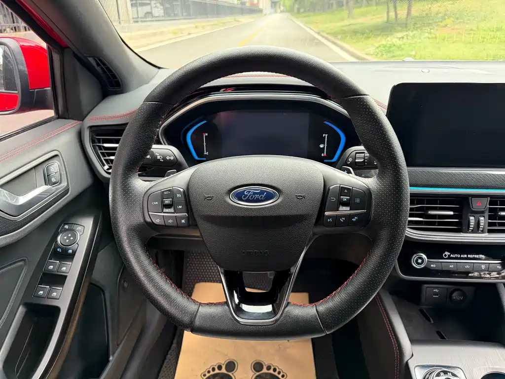 Focus Sedan EcoBoost 180 Auto ST Line