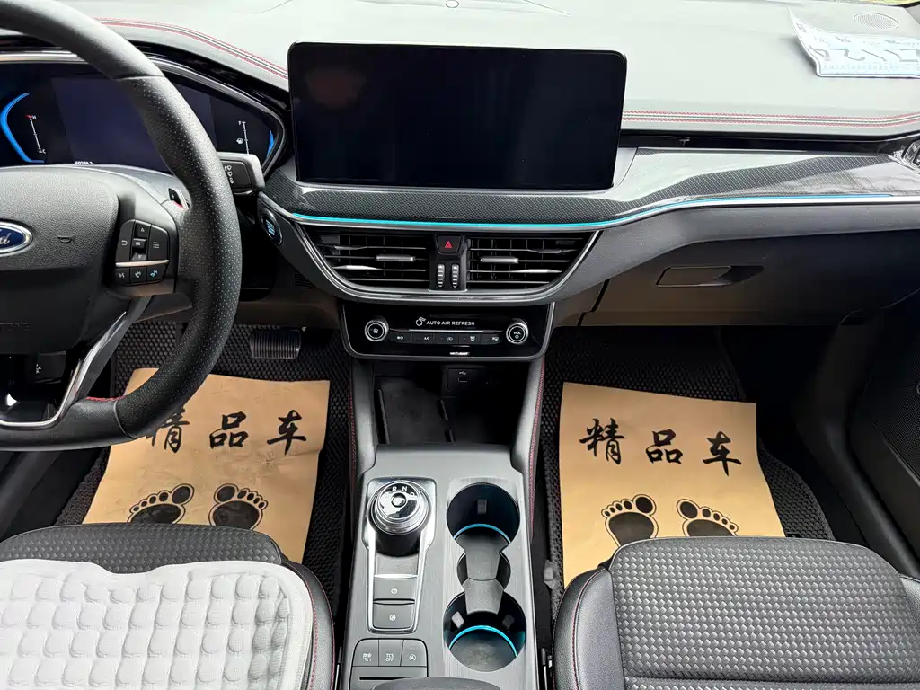 Focus Sedan EcoBoost 180 Auto ST Line