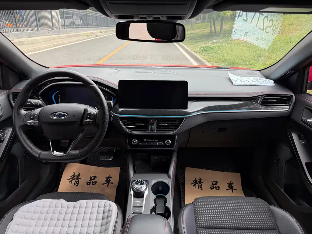 Focus Sedan EcoBoost 180 Auto ST Line
