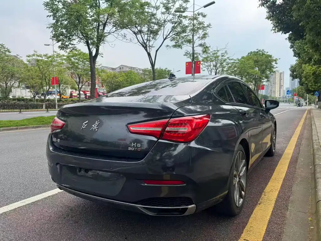 Hongqi H5 30 TD Connected Charm Motion