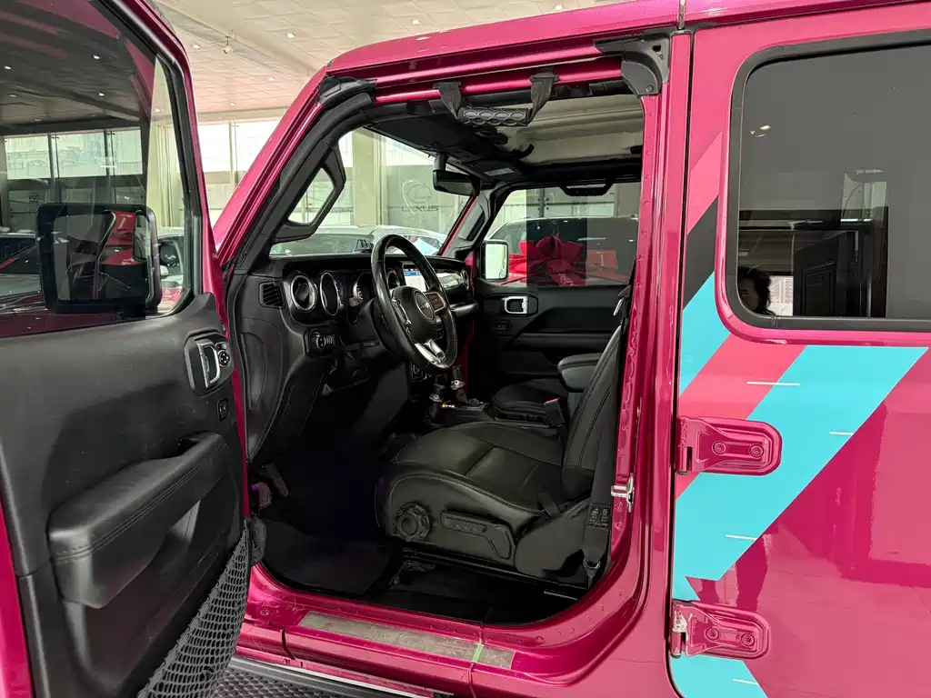 Wrangler 牧马人 2022款 2.0 T 高地巴哈马沙滩粉特别版