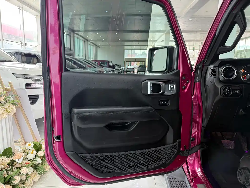 Wrangler 牧马人 2022款 2.0 T 高地巴哈马沙滩粉特别版