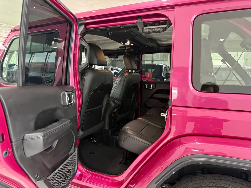 Wrangler 牧马人 2022款 2.0 T 高地巴哈马沙滩粉特别版