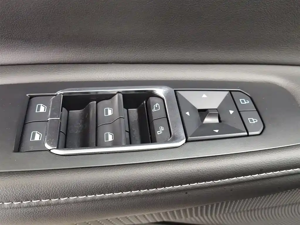 Edge Edge L 2.0 T EcoBoost E Hybrid 2 WD 7-seat Luxury