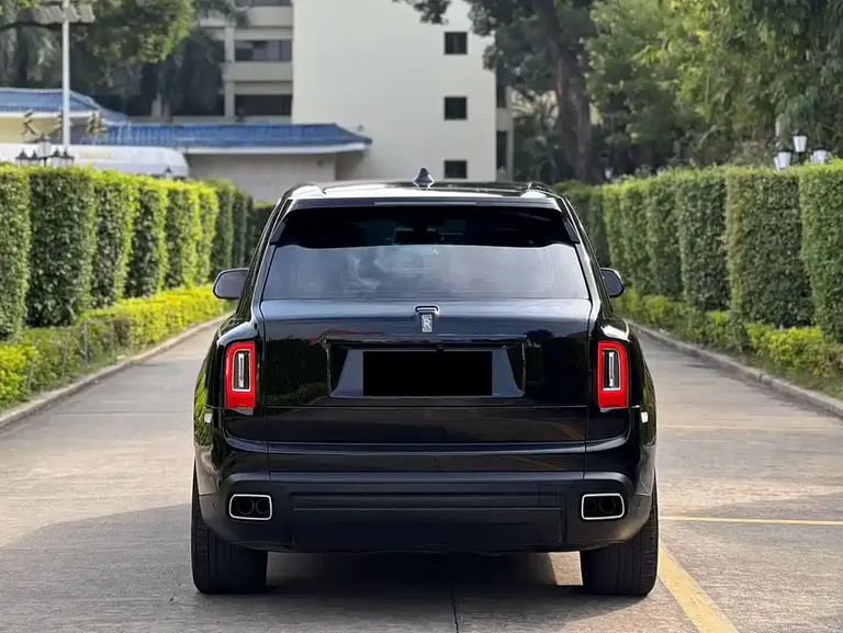 Rolls-Royce Cullinan 4-seat