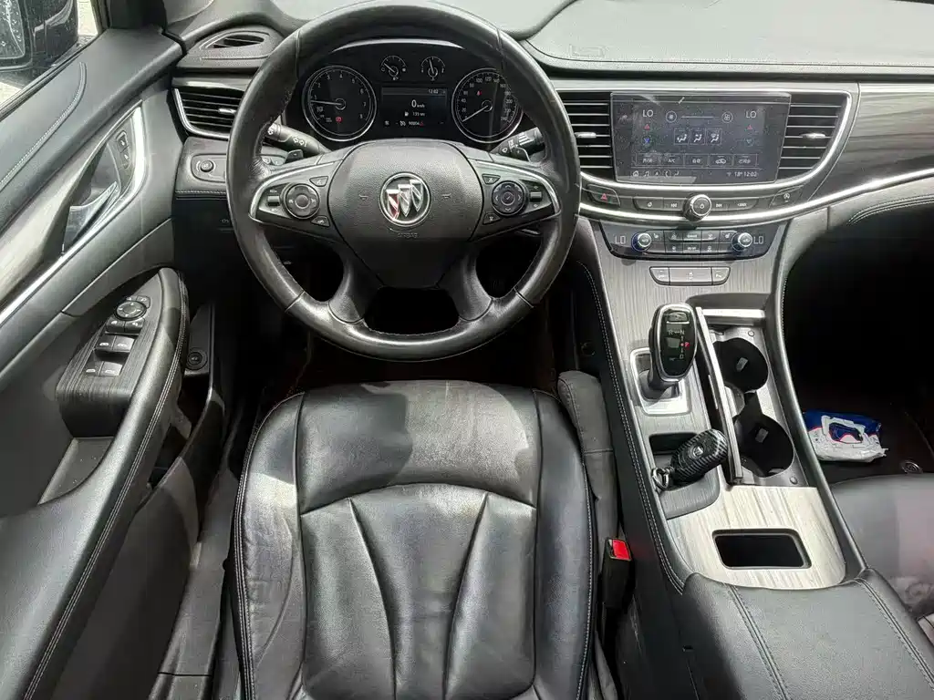 LaCrosse 652 T Luxury