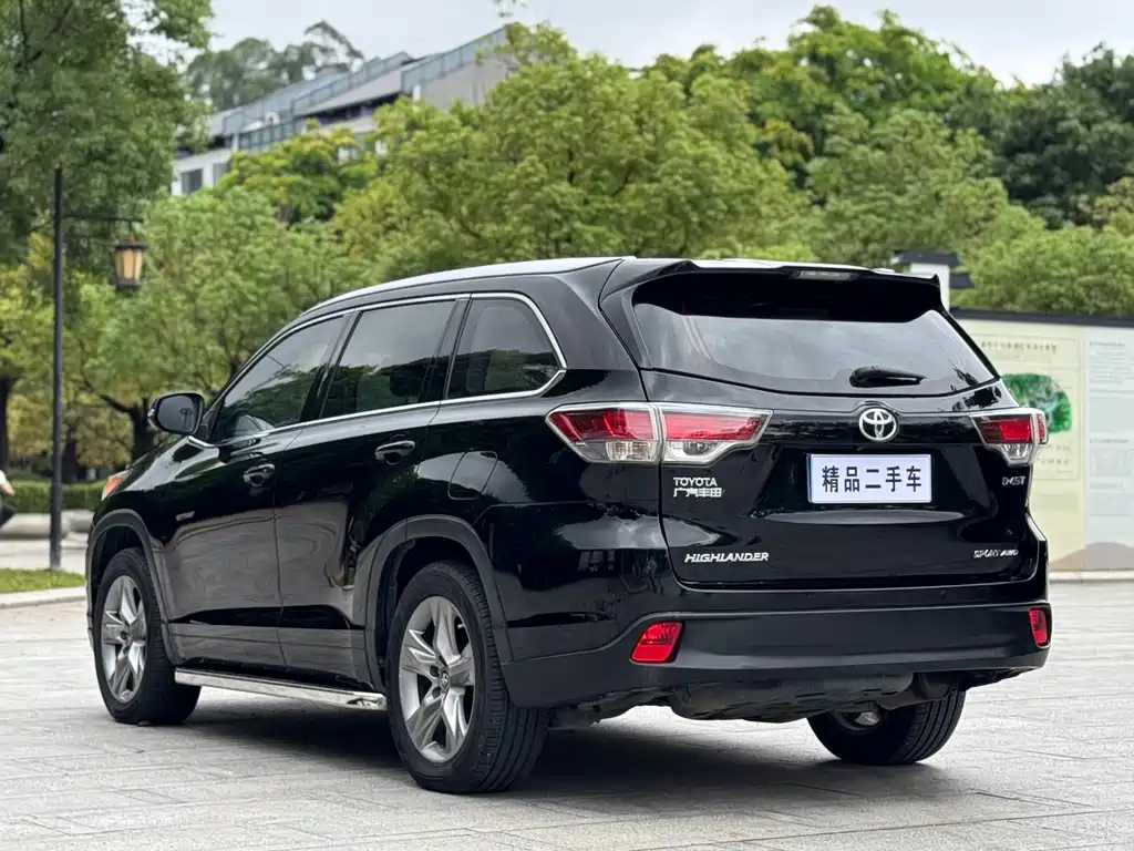 Highlander 2.0 T 4 WD Luxury 7-seat