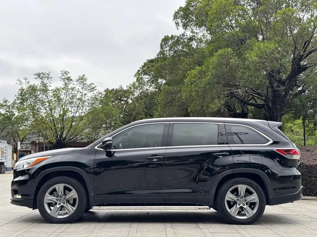 Highlander 2.0 T 4 WD Luxury 7-seat
