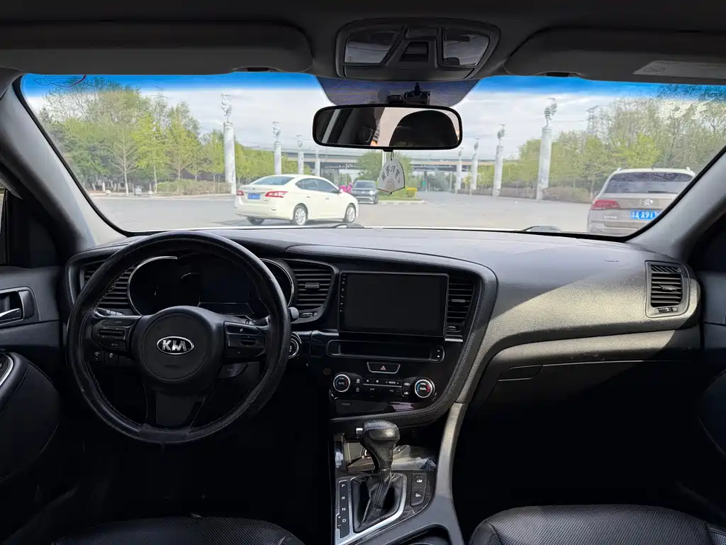 Kia K5 2.0 L Auto Luxury