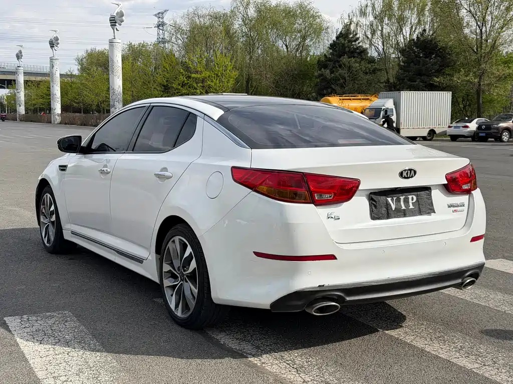 Kia K5 2.0 L Auto Luxury