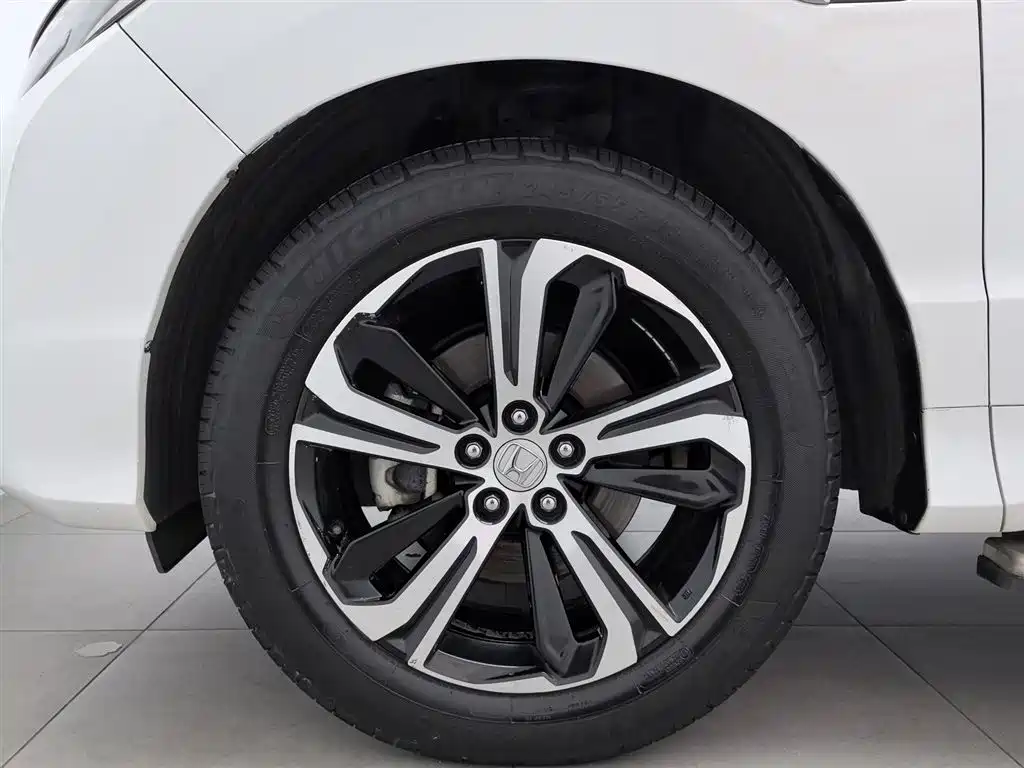 Honda UR-V 370 TURBO 4 WD Premium CN-V