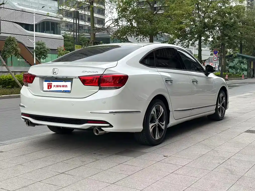 Spirior 2.4 L Distinguished