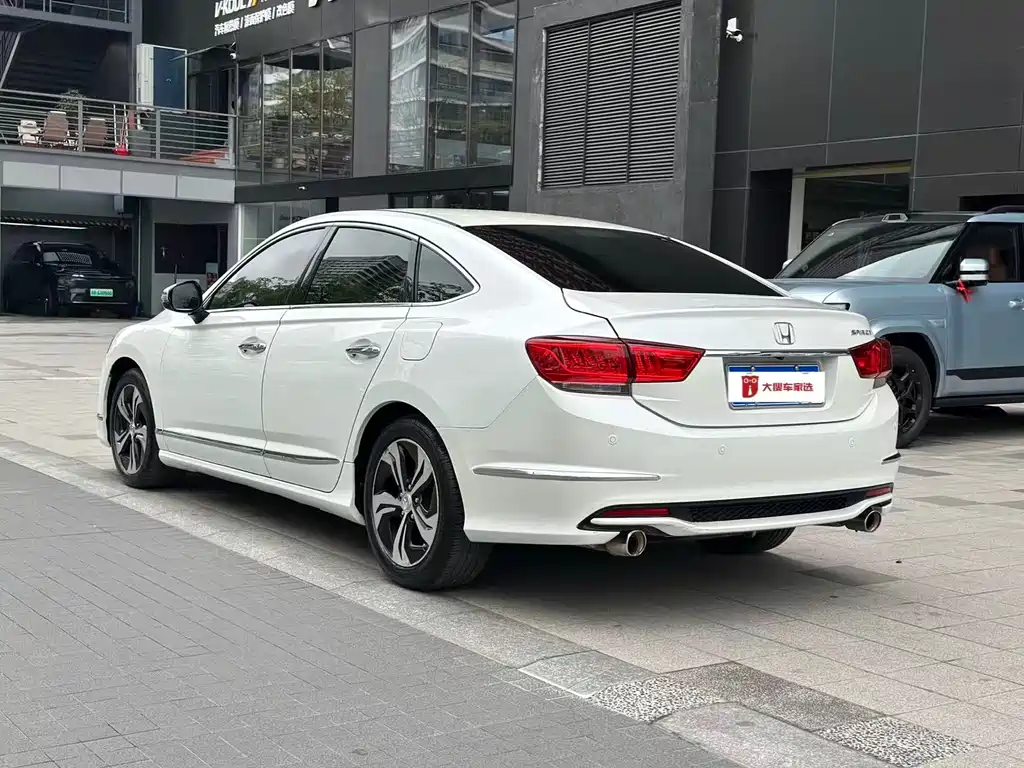 Spirior 2.4 L Distinguished