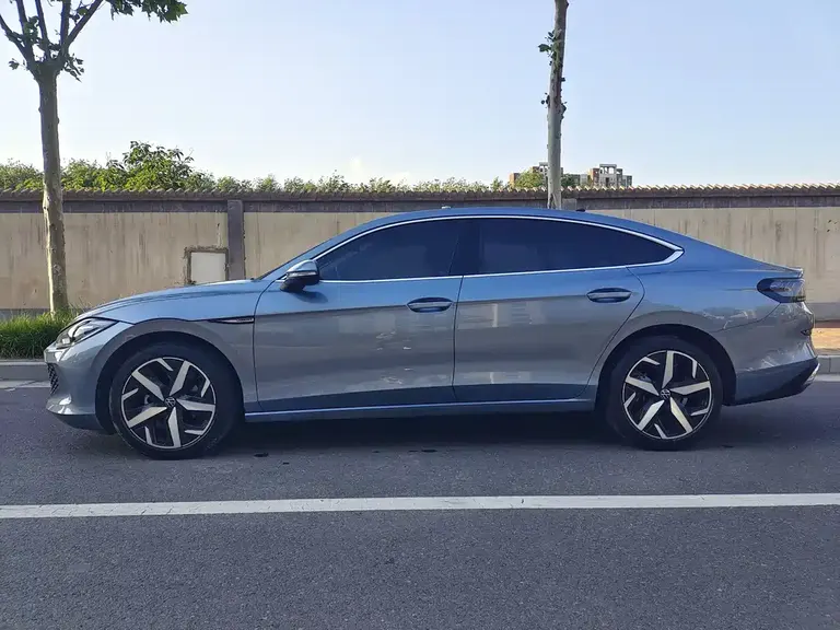 Volkswagen Lamando Lamando L 280 TSI DSG Dazzle Hot