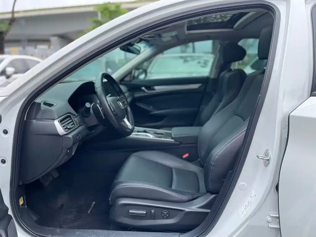 Accord Sharp· Hybrid 2.0 L Sharp Leading